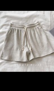 (Category: ) located in . Submitted by abbyy.wardrobe (Listing ID 1169739717, Image 1). Description: .