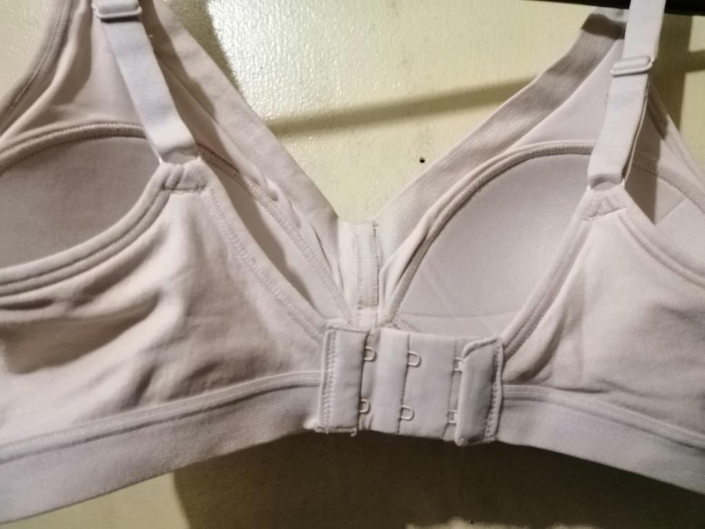 Warner's Blissful Benefits Non-wire bra (Category: Undergarments & Loungewear) located in Makati City. Submitted by shunkerry (Listing ID 1169808937, Image 3). Description: Brand: Warner's Size on tag: S (for bra sizes 34A, 34B, and 36A according to the size chart) Color: Nude Non-wired Padded cups Stretchable fabric, please check the photos for some more details of the fabric. Invisible neckline edge so it doesn't outline on your shirt. I person
