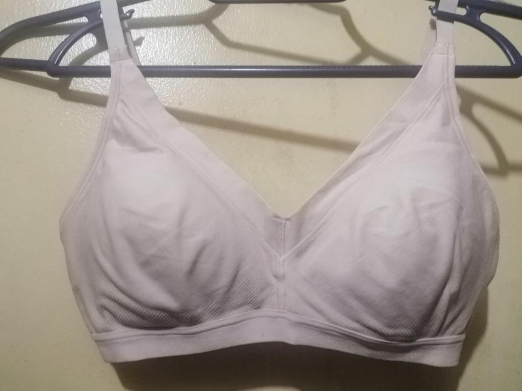 Warner's Blissful Benefits Non-wire bra (Category: Undergarments & Loungewear) located in Makati City. Submitted by shunkerry (Listing ID 1169808937, Image 1). Description: Brand: Warner's Size on tag: S (for bra sizes 34A, 34B, and 36A according to the size chart) Color: Nude Non-wired Padded cups Stretchable fabric, please check the photos for some more details of the fabric. Invisible neckline edge so it doesn't outline on your shirt. I person