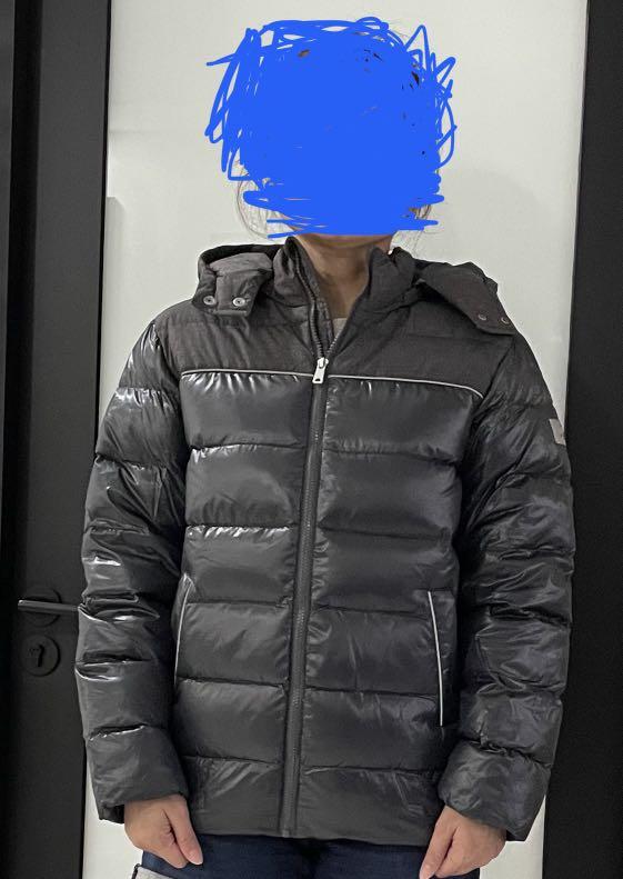 Winter Jacket (Category: Babies & Kids Fashion) located in Singapore. Submitted by mcmbape (Listing ID 1169738273, Image 4). Description: Used only in one trip for 13 days. Unisex Winter Jackets. Brand : United Colours of Benetton. Dark Grey. Size around 12 years old. Son can’t wear now. Take note : logo a bit crack. See pictures. (Pictures for reference height 161cm, wearing Small size for lady) Self collection at Hougang One..