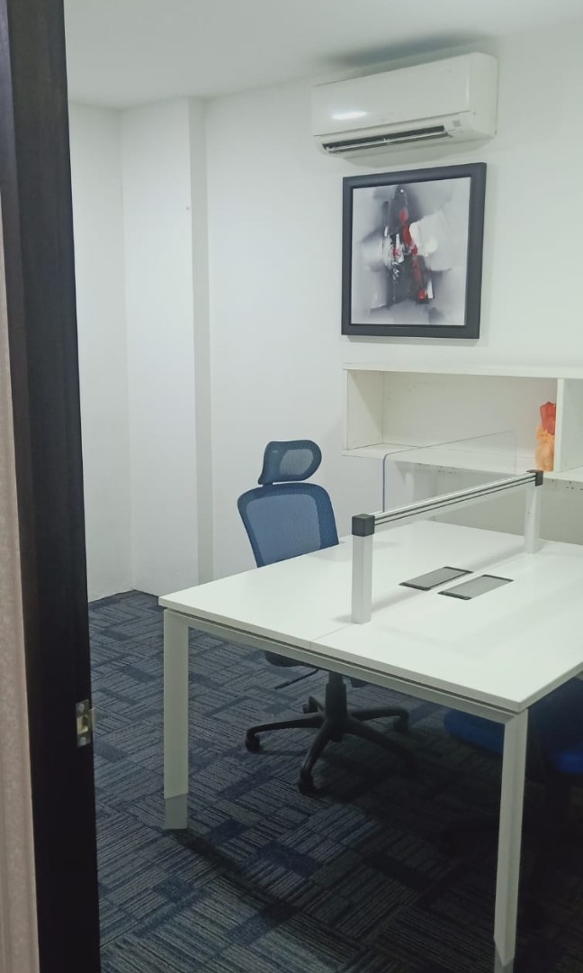 Newly renovated Office / private rooms at Woodlands Bizhub, Property