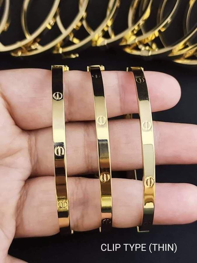 Saudi gold cartier bangle Clip lock - Mika goes to Kyoto