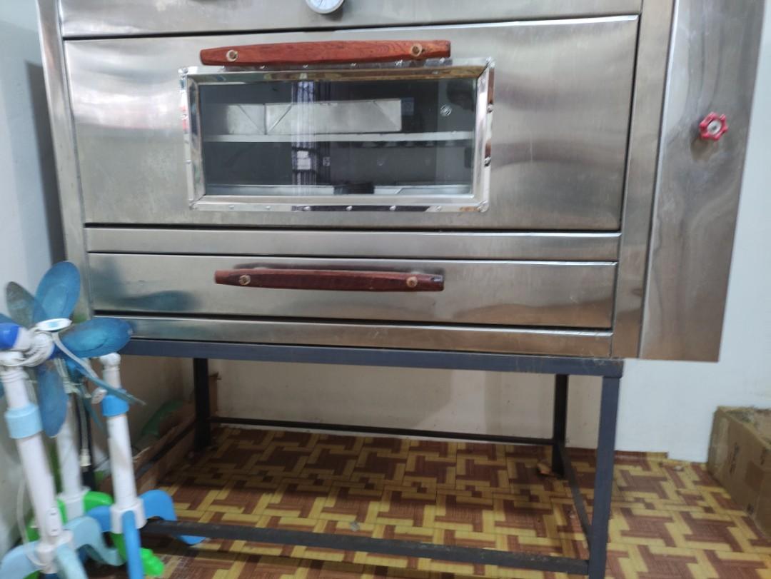 6 tray Gas Oven Almost new Heavy duty, TV & Home Appliances, Kitchen
