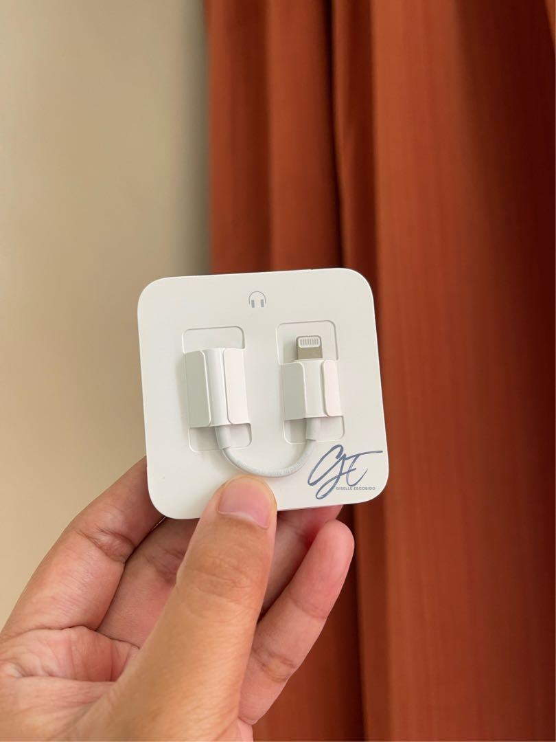 Apple Headset with Dongle (Brandnew) (Category: Headphones & Headsets) located in Pasig City. Submitted by preloved_by_g (Listing ID 1164472280, Image 3). Description: Apple Headset with Dongle (Brandnew) Full refund if proven fake Galing sa unit mismo Open COD via lalamove same day delivery Shopee check out COD Payment via bank transfer/GCash.