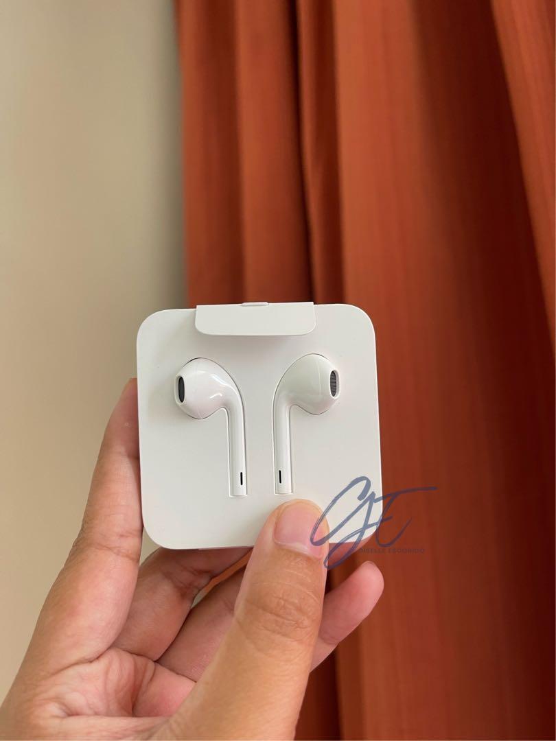 Apple Headset with Dongle (Brandnew) (Category: Headphones & Headsets) located in Pasig City. Submitted by preloved_by_g (Listing ID 1164472280, Image 1). Description: Apple Headset with Dongle (Brandnew) Full refund if proven fake Galing sa unit mismo Open COD via lalamove same day delivery Shopee check out COD Payment via bank transfer/GCash.
