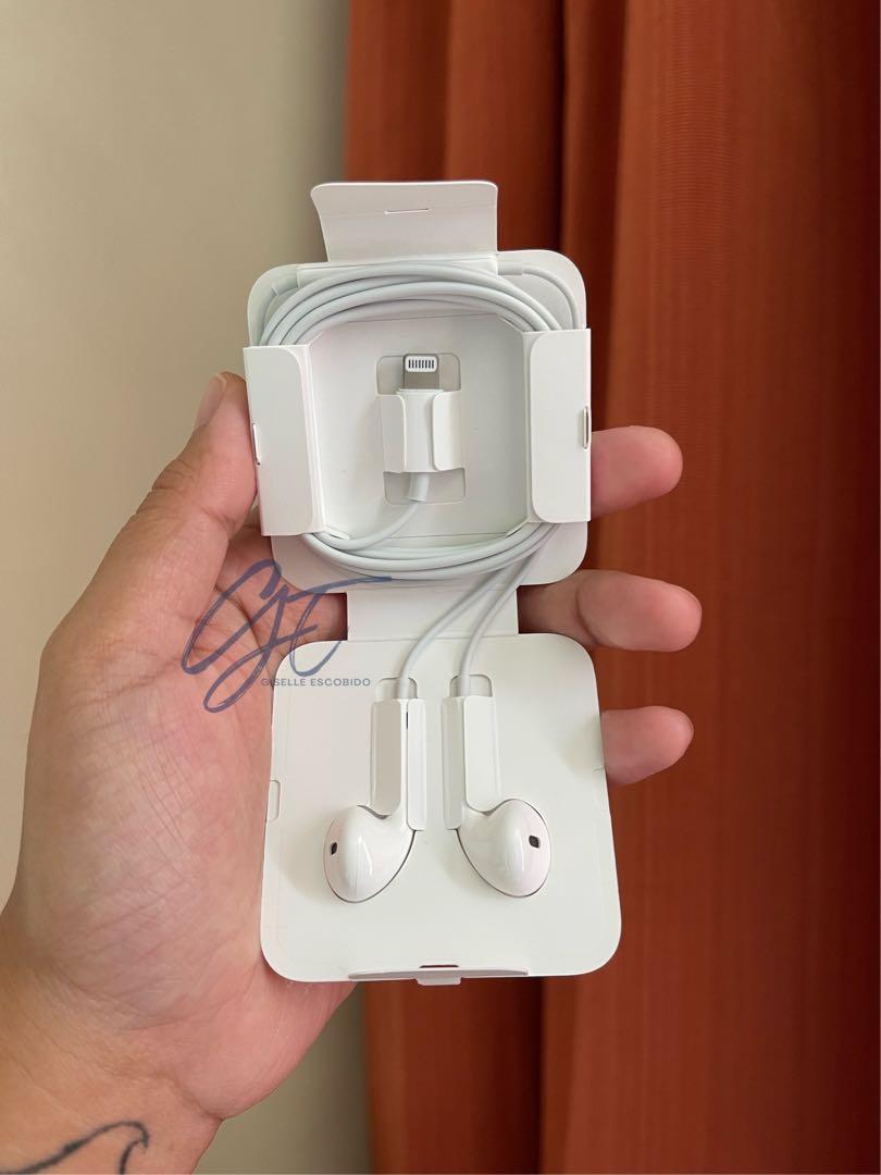 Apple Headset with Dongle (Brandnew) (Category: Headphones & Headsets) located in Pasig City. Submitted by preloved_by_g (Listing ID 1164472280, Image 2). Description: Apple Headset with Dongle (Brandnew) Full refund if proven fake Galing sa unit mismo Open COD via lalamove same day delivery Shopee check out COD Payment via bank transfer/GCash.