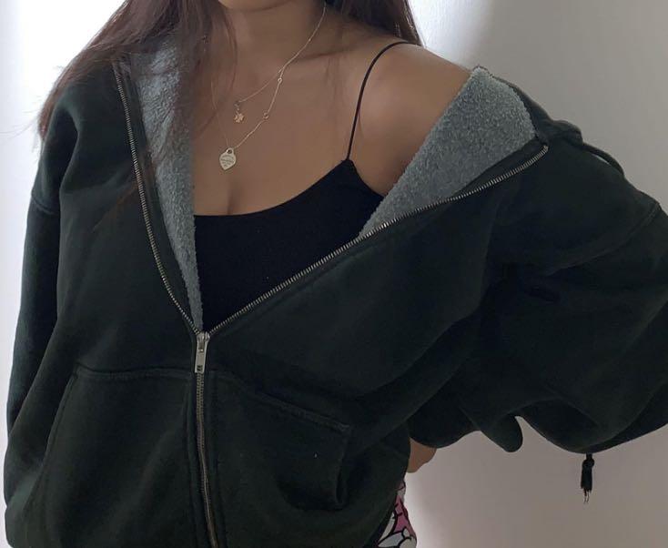 authentic brandy melville forest green carla hoodie oversized sweater,  Women's Fashion, Coats, Jackets and Outerwear on Carousell