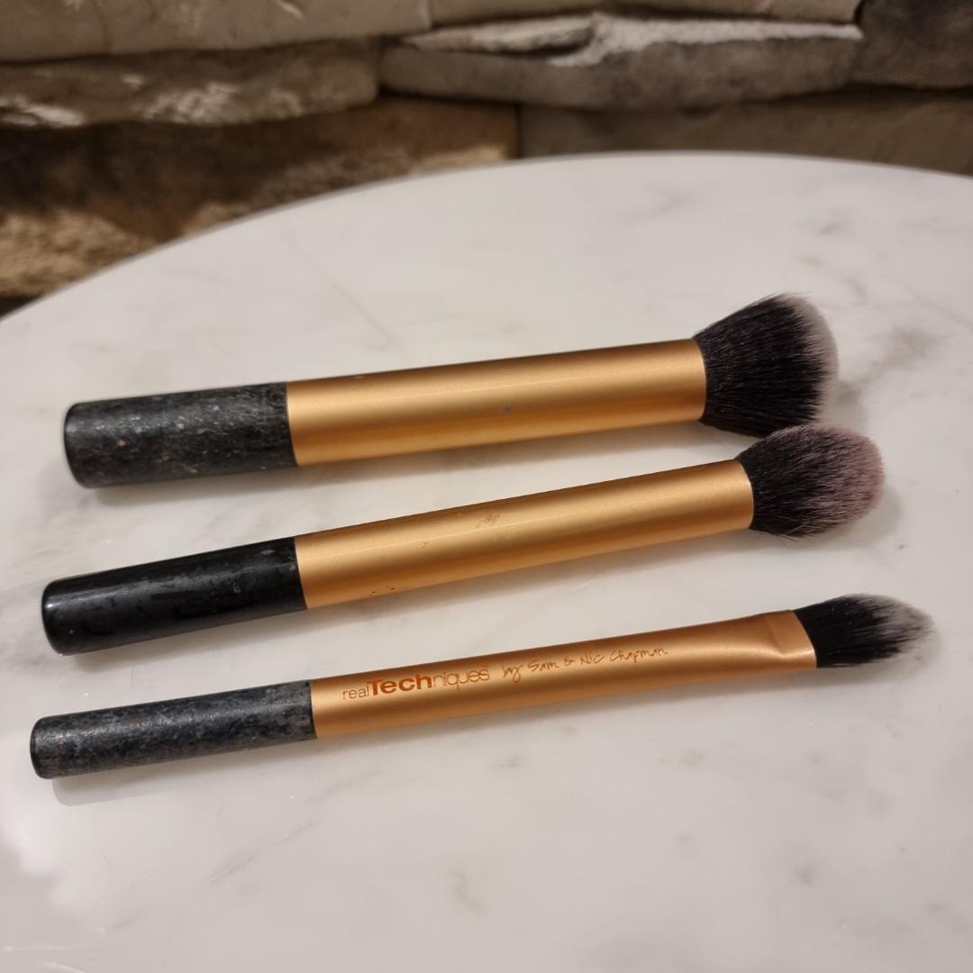 Authentic Real Techniques Foundation Brush Set (Category: Makeup) located in Taguig. Submitted by jhenrobielos (Listing ID 1164470121, Image 1). Description: Authentic Real Techniques Foundation Brush Set Includes Powder Brush, Blush/Contour Brush and Foundation Brush No box.