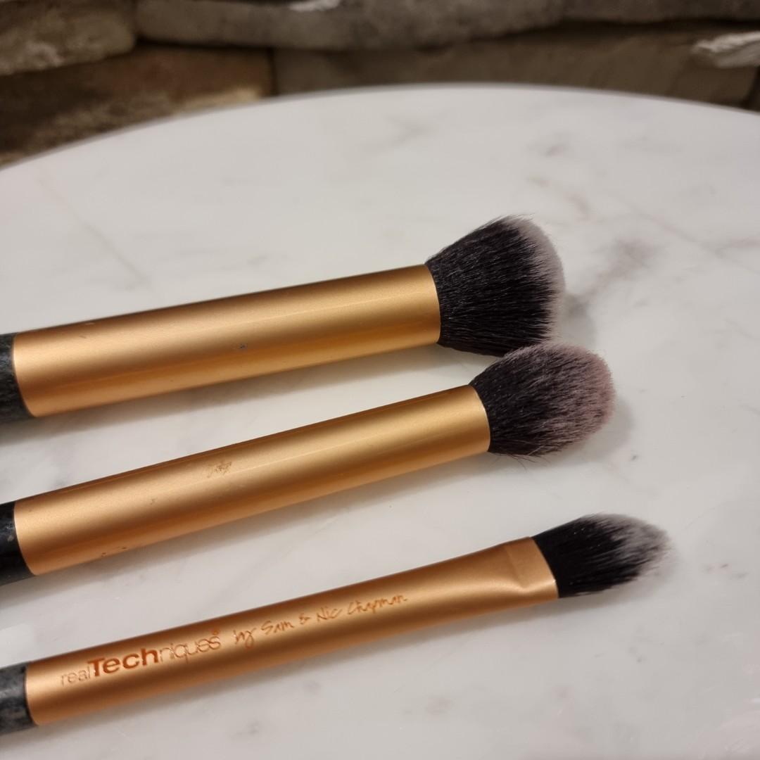 Authentic Real Techniques Foundation Brush Set (Category: Makeup) located in Taguig. Submitted by jhenrobielos (Listing ID 1164470121, Image 2). Description: Authentic Real Techniques Foundation Brush Set Includes Powder Brush, Blush/Contour Brush and Foundation Brush No box.