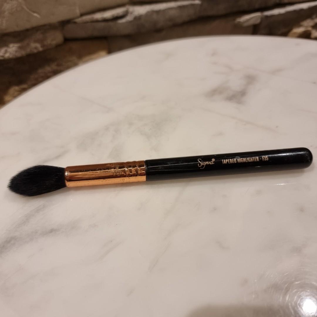 Authentic Sigma F35 Tapered Highlighter Brush (Category: Makeup) located in Taguig. Submitted by jhenrobielos (Listing ID 1164472249, Image 1). Description: Authentic Sigma F35 Tapered Highlighter Brush Bought from Sigma US Rarely used, like new Retails for 1510 in Sephora PH Function: Highlighter Product Type: Synthetic What it is: F35 Tapered Highlighter has soft fibres in a small tapered brush head. What it does: It effectively applies highlig