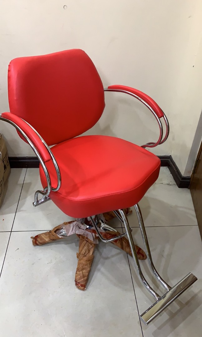 Brand new salon chair, Furniture & Home Living, Furniture, Chairs on Carousell