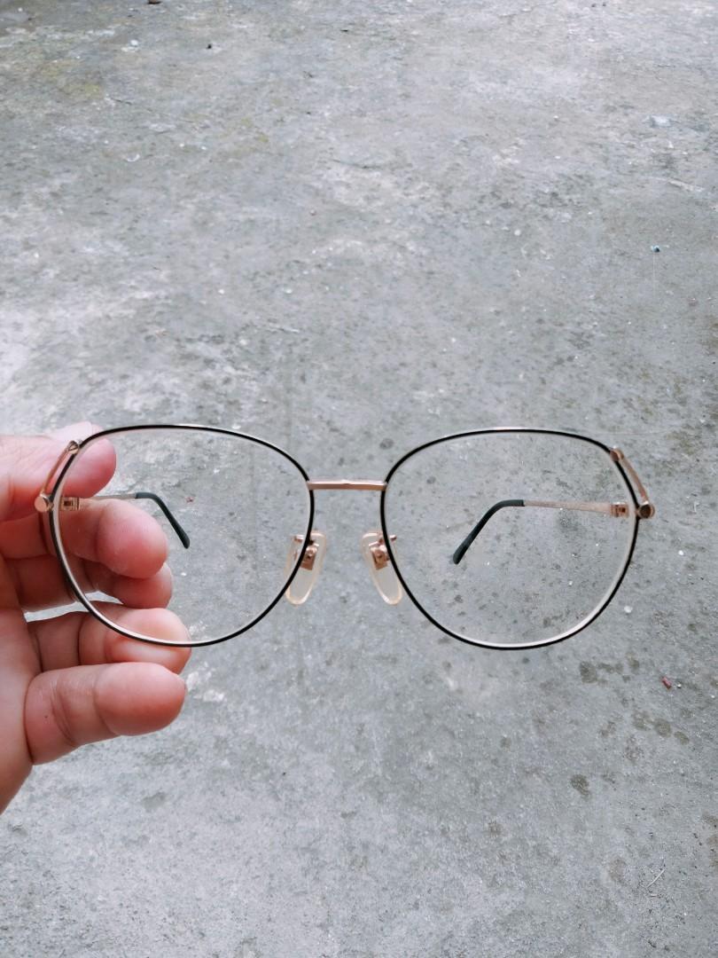 Carven Paris eyewear (Category: Sunglasses & Eyewear) located in General Santos City (Dadiangas). Submitted by cold_stone721 (Listing ID 1164505844, Image 2). Description: Carven Paris ¢6004 54∆15-133. frame. P2500 shipped.