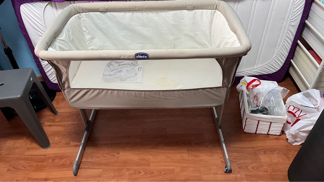 Chicco Next2Me Cosleeper Cot Crib Bed, Babies & Kids, Baby Nursery