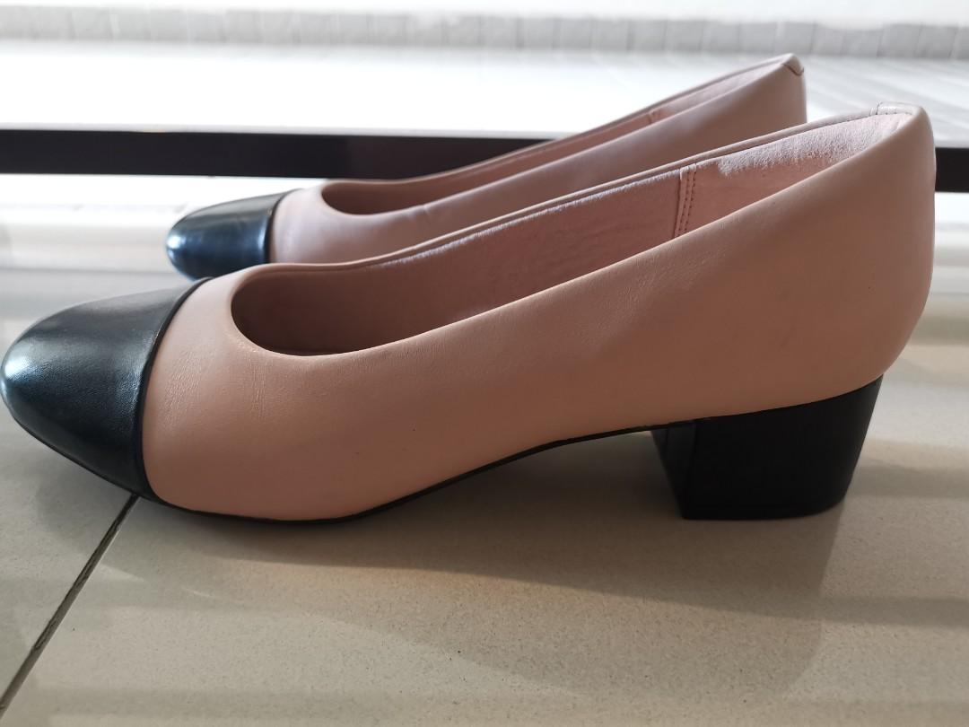 Clarks low heel sale shoes