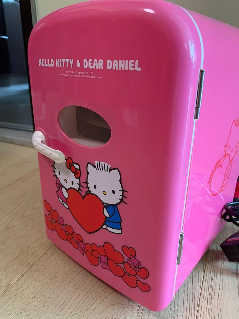 Hello Kitty mini fridge, 家庭電器, 廚房電器, 雪櫃及冰櫃 Carousell