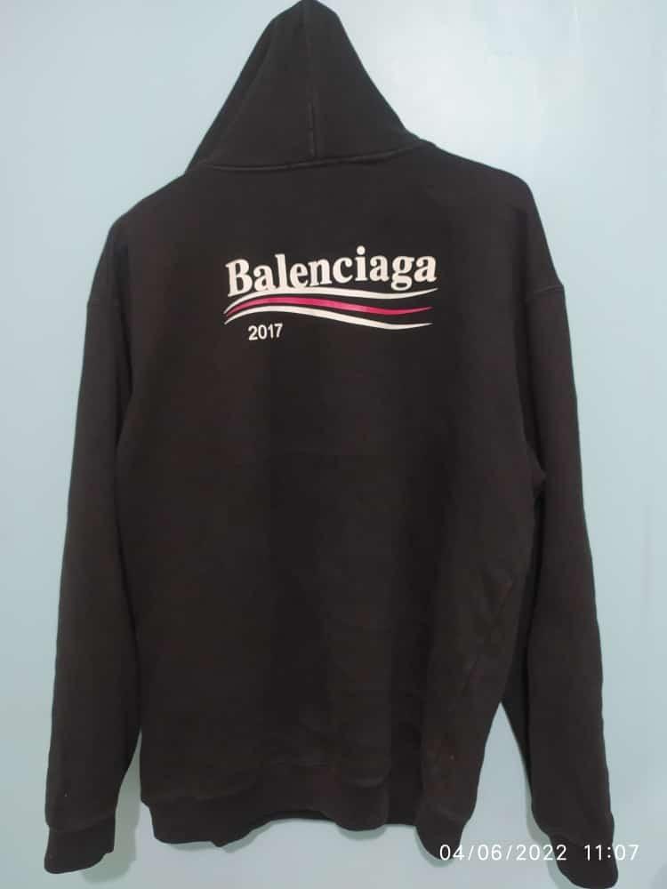 Hoodie Balenciaga Second Branded, Fesyen Pria, Pakaian , Atasan di Carousell