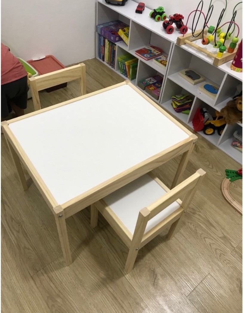 Lätt children's table with 2 outlet chairs