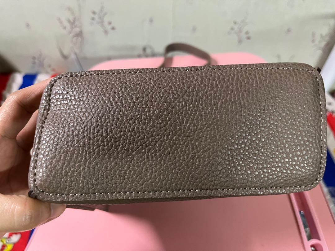 Korean mini bag (Category: Cross-body Bags) located in Manila. Submitted by mcng13 (Listing ID 1164487192, Image 3). Description: Korean mini 2 way bag .