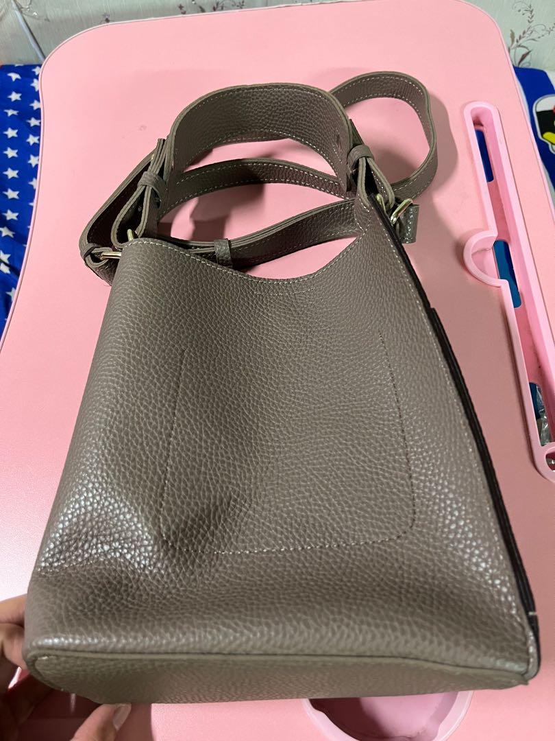 Korean mini bag (Category: Cross-body Bags) located in Manila. Submitted by mcng13 (Listing ID 1164487192, Image 2). Description: Korean mini 2 way bag .