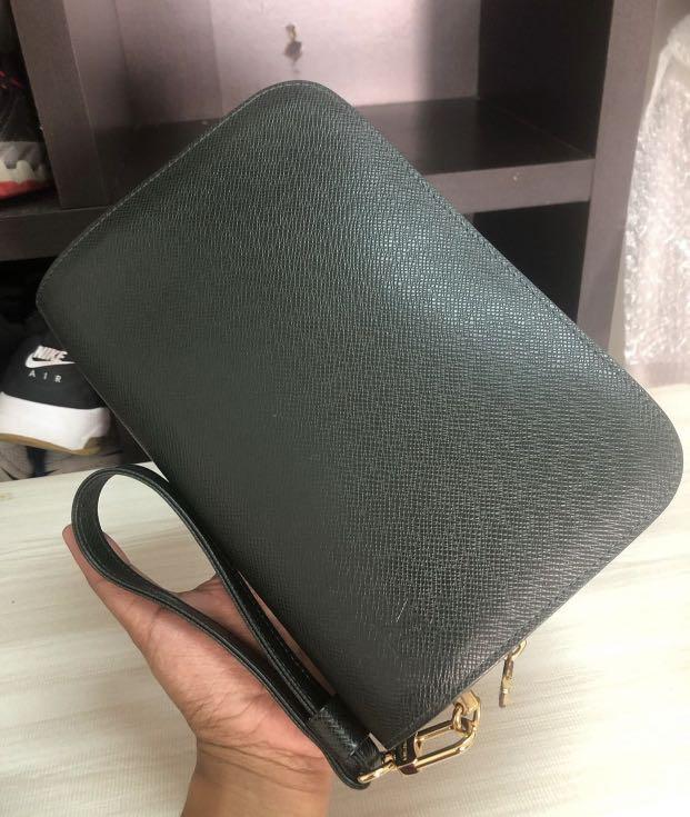 Louis Vuitton M99087 Taiga Dokumen Kes Beg Kedua Klac Bag Taiga Lelaki  Kulit