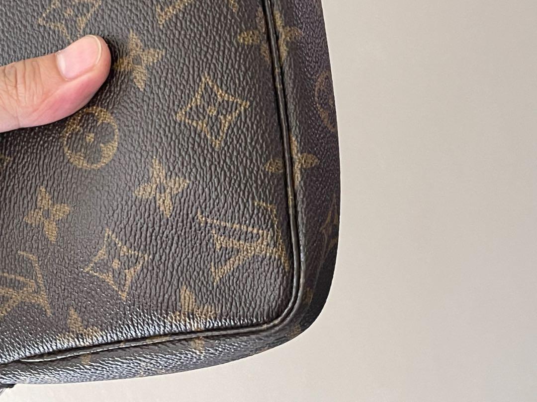 Louis Vuitton pochette. No zipper pull, Luxury, Bags & Wallets on