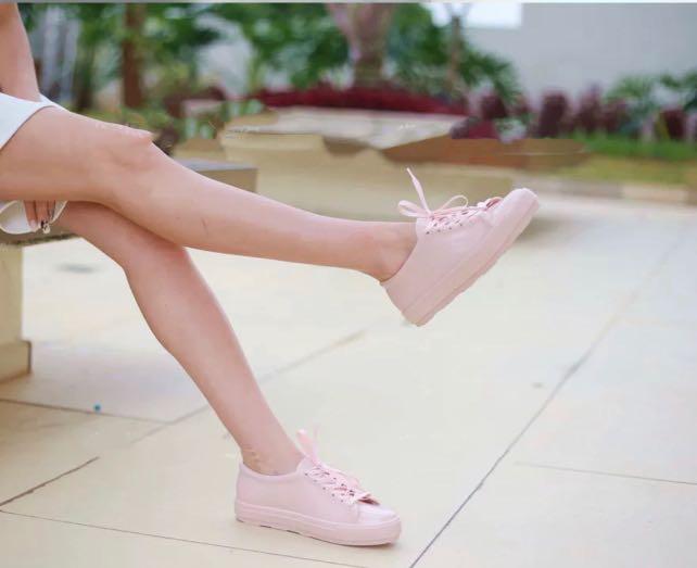 Girls hot hotsell pink sneakers