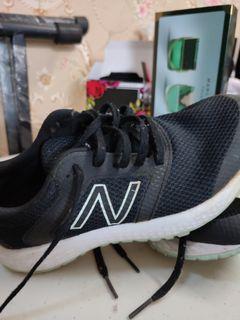 New Balance buat anak sekolah