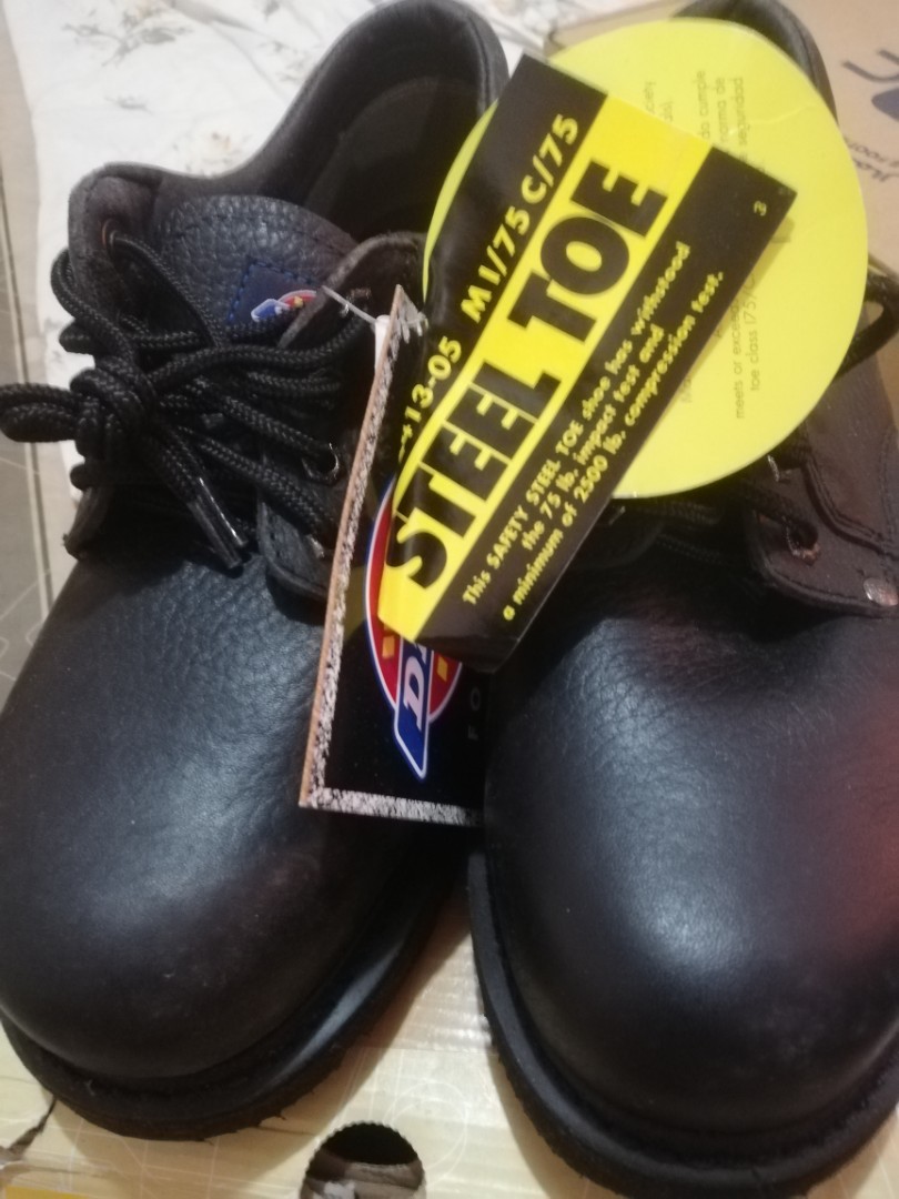 ORIGINAL Dickies brand steel toe safety shoes. Black color. Oil