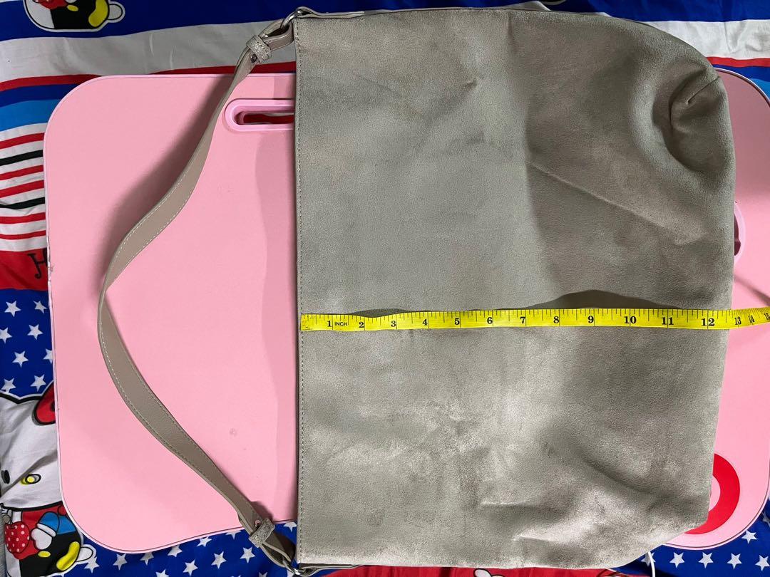 Old navy large tote bag (Category: Tote Bags) located in Manila. Submitted by mcng13 (Listing ID 1164487714, Image 1). Description: New with tag .