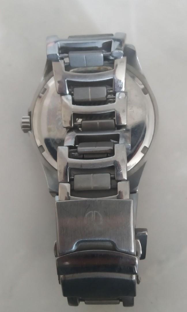 Titan watch hotsell cell