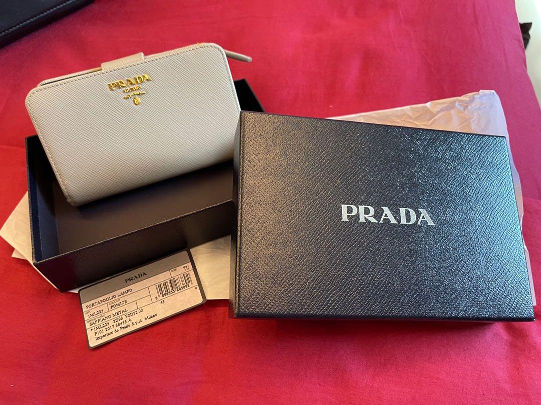Medium saffiano leather wallet prada outlet
