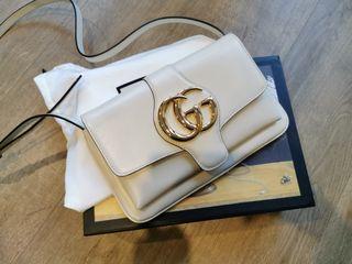 Preowned leather bag