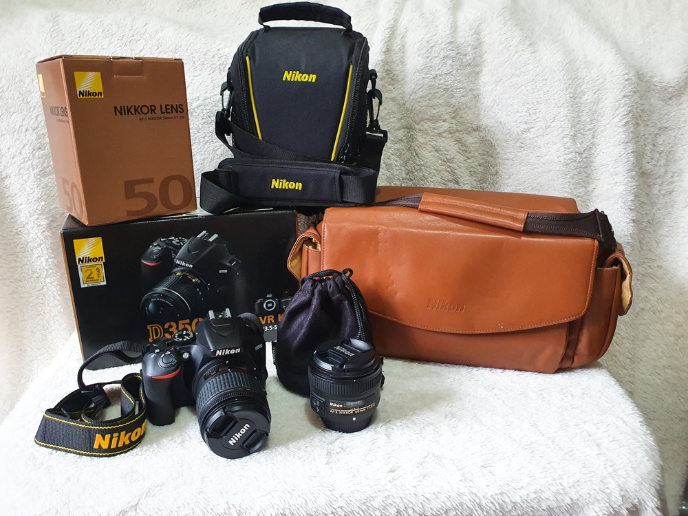 Super Mint Nikon D3500 Complete set + 50mm Nikkor lens + Nikon Vintage