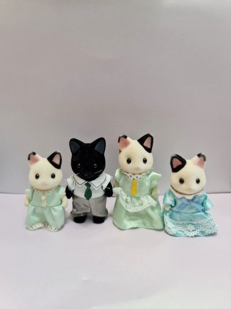 Tuxedo cat sylvanian deals family