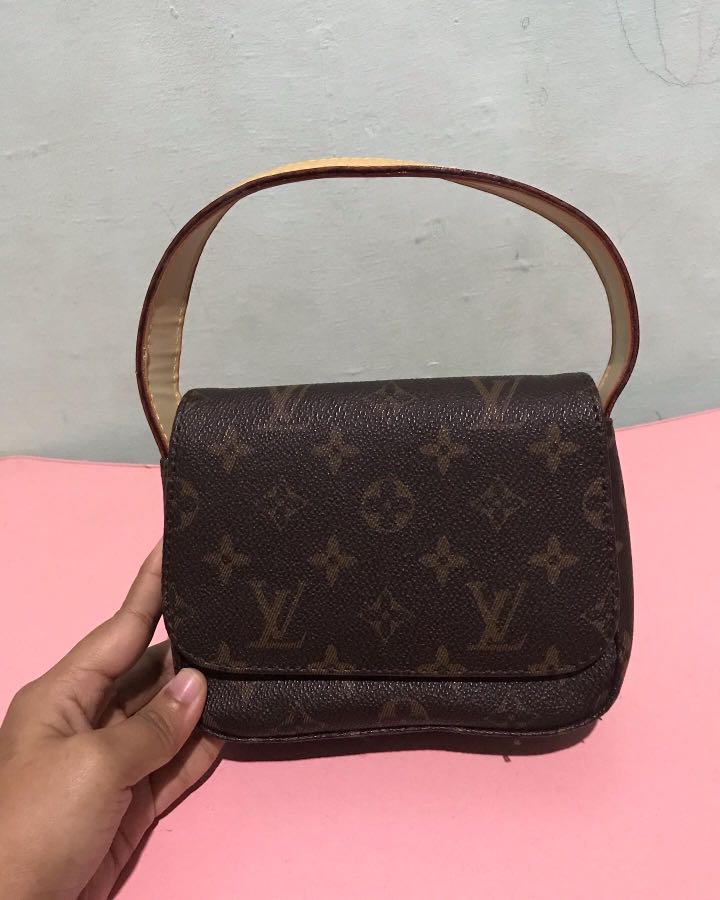 Tas Louis Vuitton montaigne size mini good quality, Barang Mewah, Tas &  Dompet di Carousell