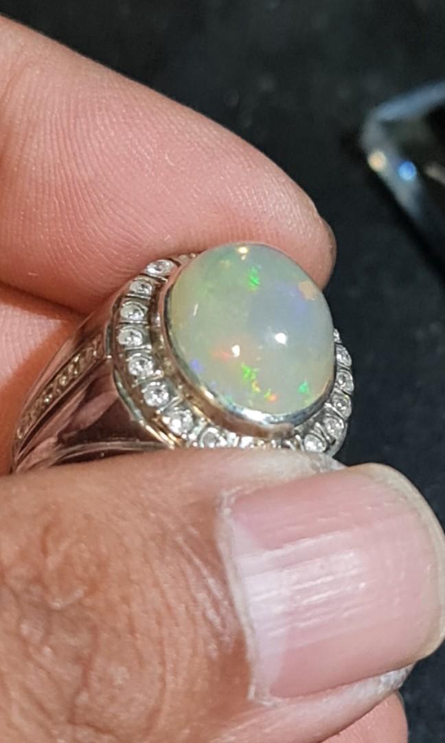 White Opal Crystal Ethiopian 6cts est pic might not catcher the