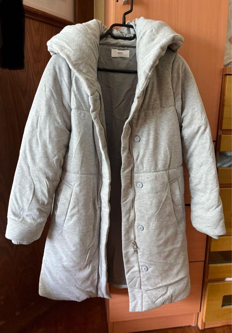 Winter Jacket (Category: Coats, Jackets and Outerwear) located in Singapore. Submitted by _kisstherain_ (Listing ID 1164509313, Image 1). Description: New light grey winter jacket bought from Japan. Never been worn. Warm and comfy, able to keep you warm near 0 degrees temperature..