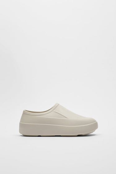 Zara crocs deals