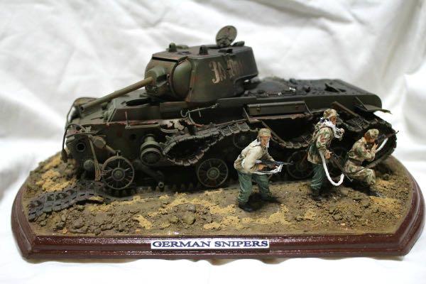 二戰德軍1 35 模型完成品德國士兵的狙擊手行動 German Snipers 被炸毁的蘇軍kv1戰車 德國士兵的狙擊手行動 模型完成品 興趣及遊戲 玩具