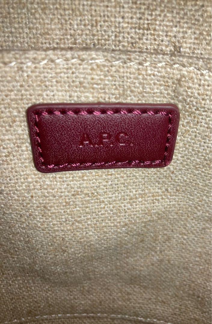 APC Helene Bucket Bag Review ⋆ chic everywhere