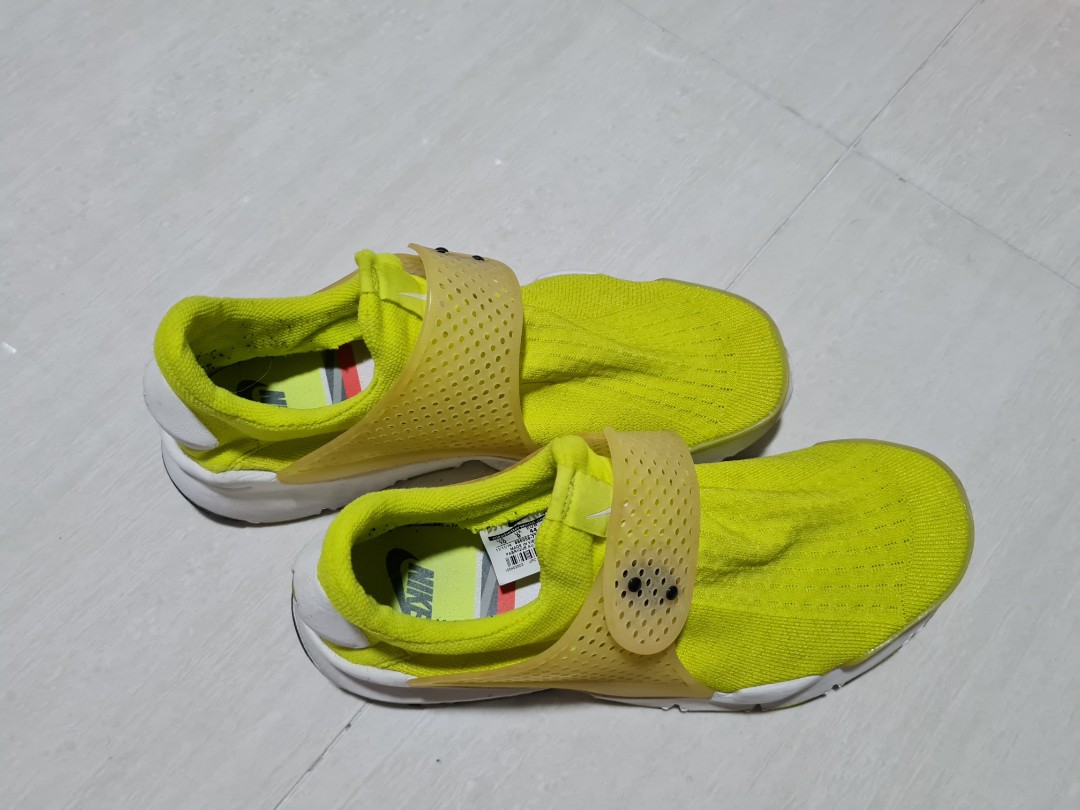 Nike sock store dart neon yellow