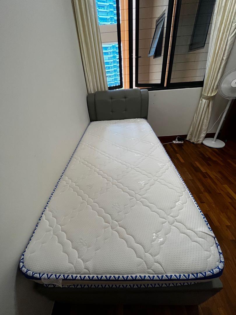 (Urgent sell ) Bed plus mattress x 2 Neak 2 in 1 Bedframe with