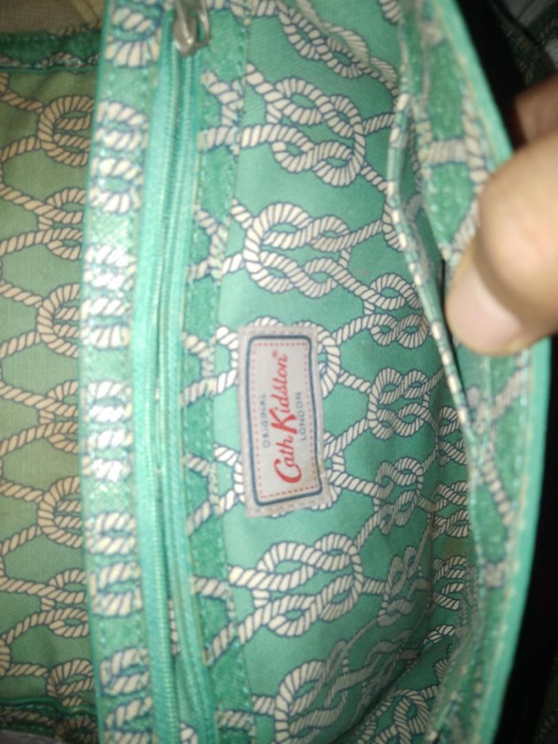 Cath Kidston Wrislet Sling (Category: Luxury Bags & Wallets) located in Romblon. Submitted by migustyles (Listing ID 1076147877, Image 2). Description: Cath Kidston Wrislet Sling With Barcode Very good condition.