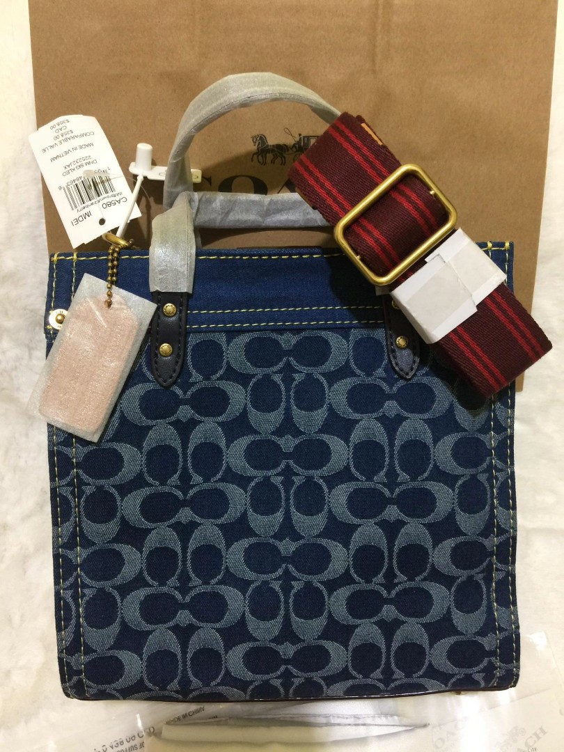 Coach Field Tote 22 In Signature Denim, Women's Fashion, Bags & Wallets