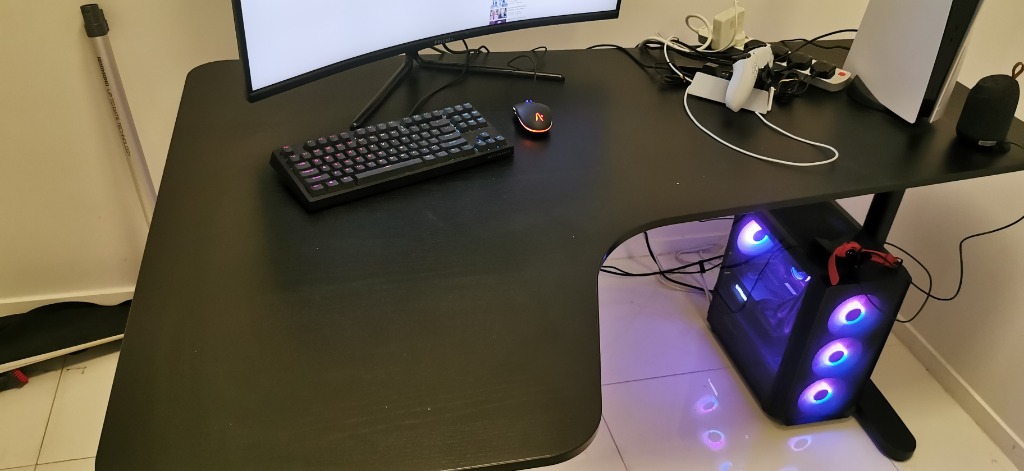 Bekant shop gaming desk