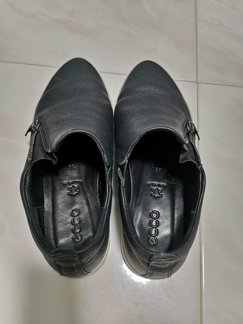 Ecco black leather shoes EU39, Women's Fashion, Footwear, Boots on Carousell