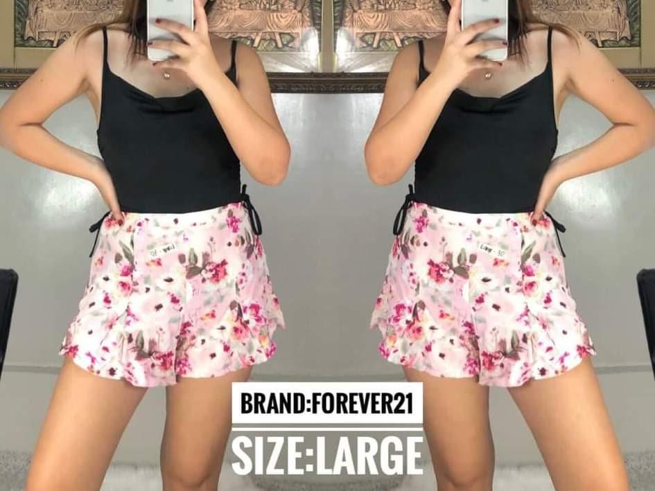 Floral Sexy Shorts (Category: Shorts) located in Butuan. Submitted by weng033 (Listing ID 1164740921, Image 1). Description: Size: Medium to Large Price is still negotiable Good as new, worn only once RFS: won't fit me anymore..