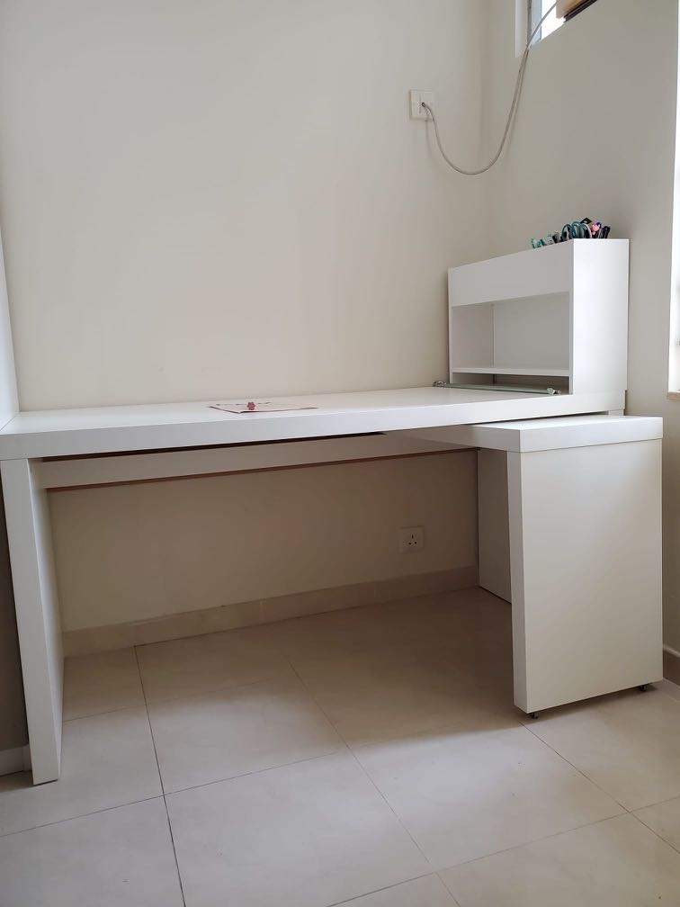 IKEA Malm Desk with pullout panel, white, 傢俬＆家居, 傢俬, 其他家居傢俬 Carousell