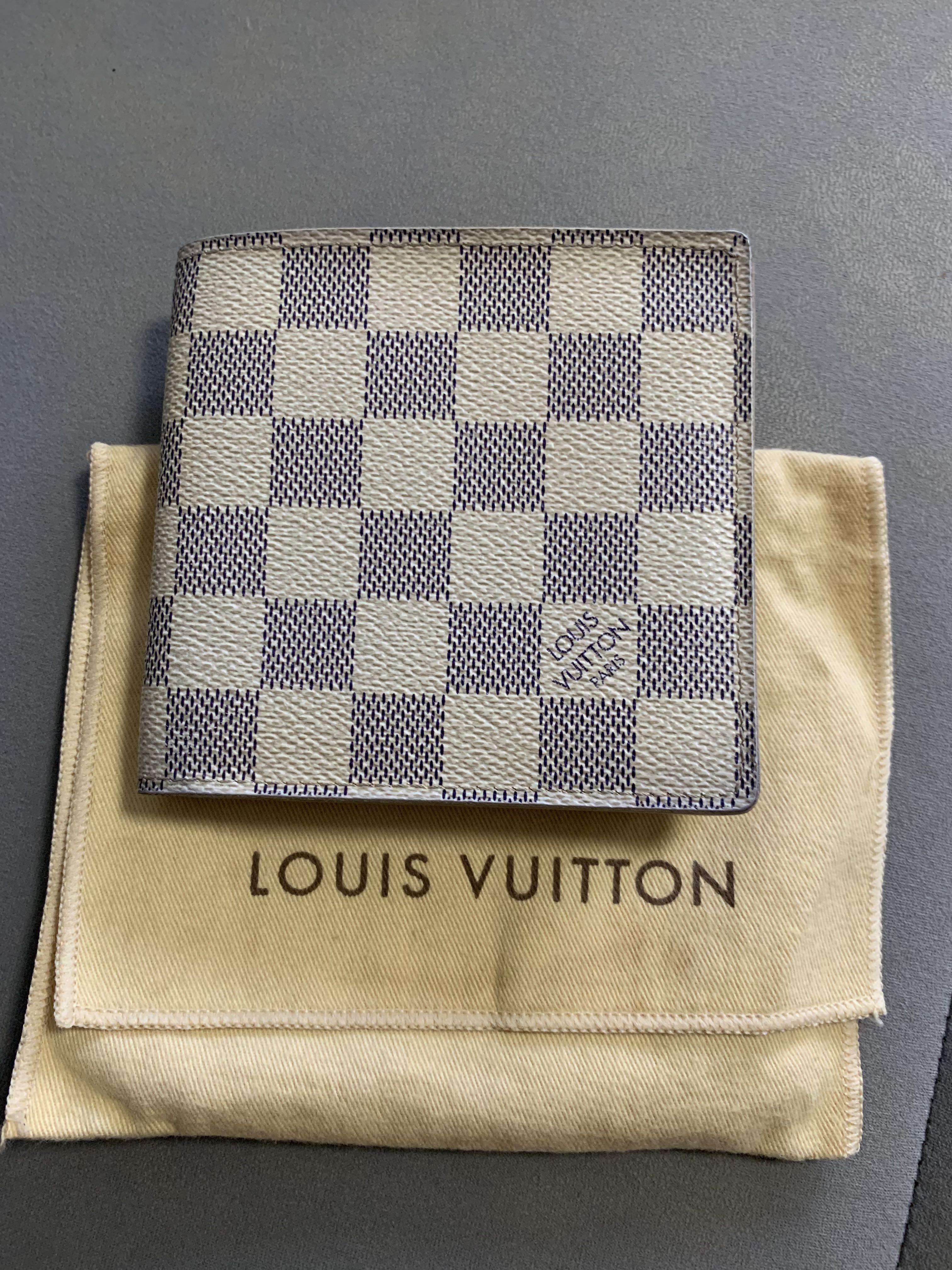 Louis Vuitton white checkered short wallet, Women's Fashion, Bags