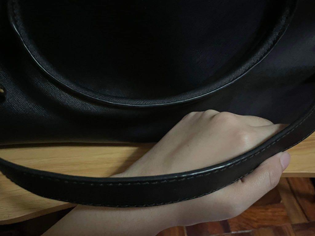 MK bag (Category: Shoulder Bags) located in Quezon City. Submitted by mommamd (Listing ID 1164772849, Image 3). Description: Authentic Bought in US Used only twice 9.5/10 condition Comes with dust bag.
